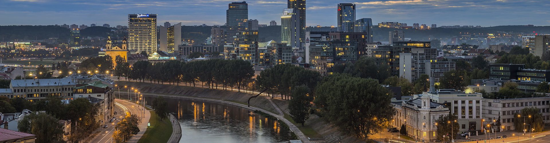1446841-bridge-river-building-night-city-Lithuania-Vilnius